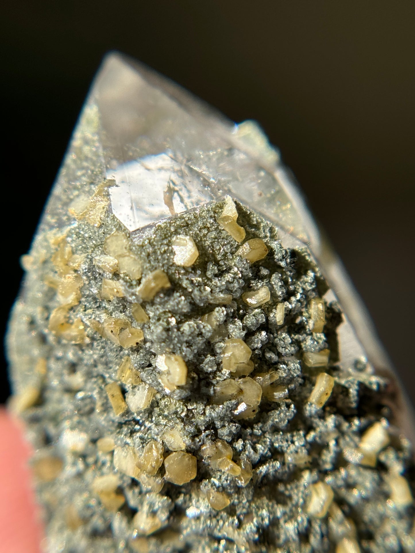 Quartz with Chalchopyrite inclusions