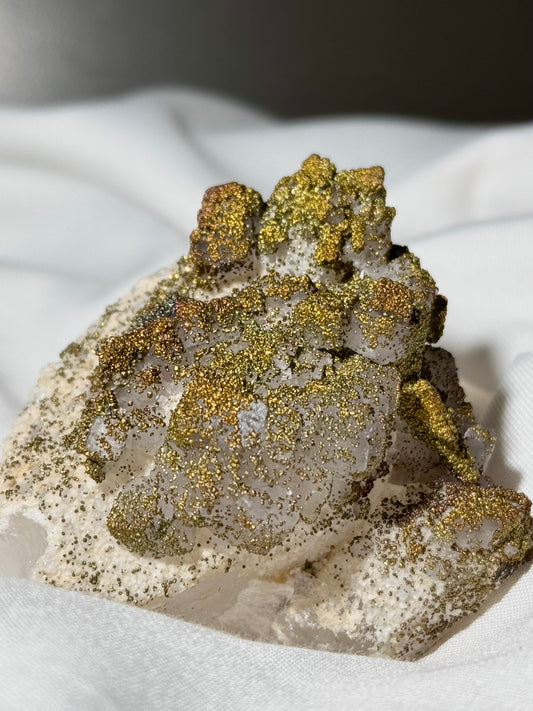 Fluorite on Dolomite with Chalchopyrite & Quartz