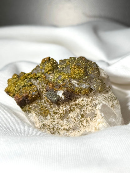 Fluorite on Dolomite with Chalchopyrite & Quartz