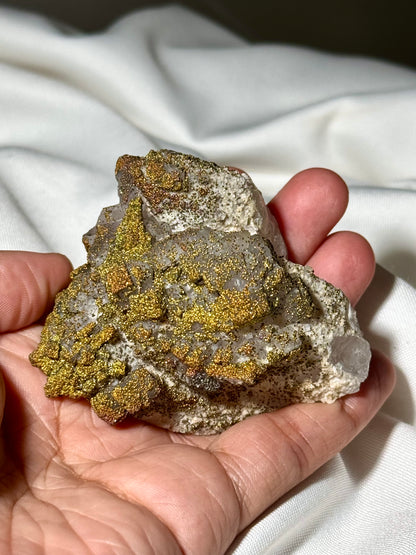 Fluorite on Dolomite with Chalchopyrite & Quartz