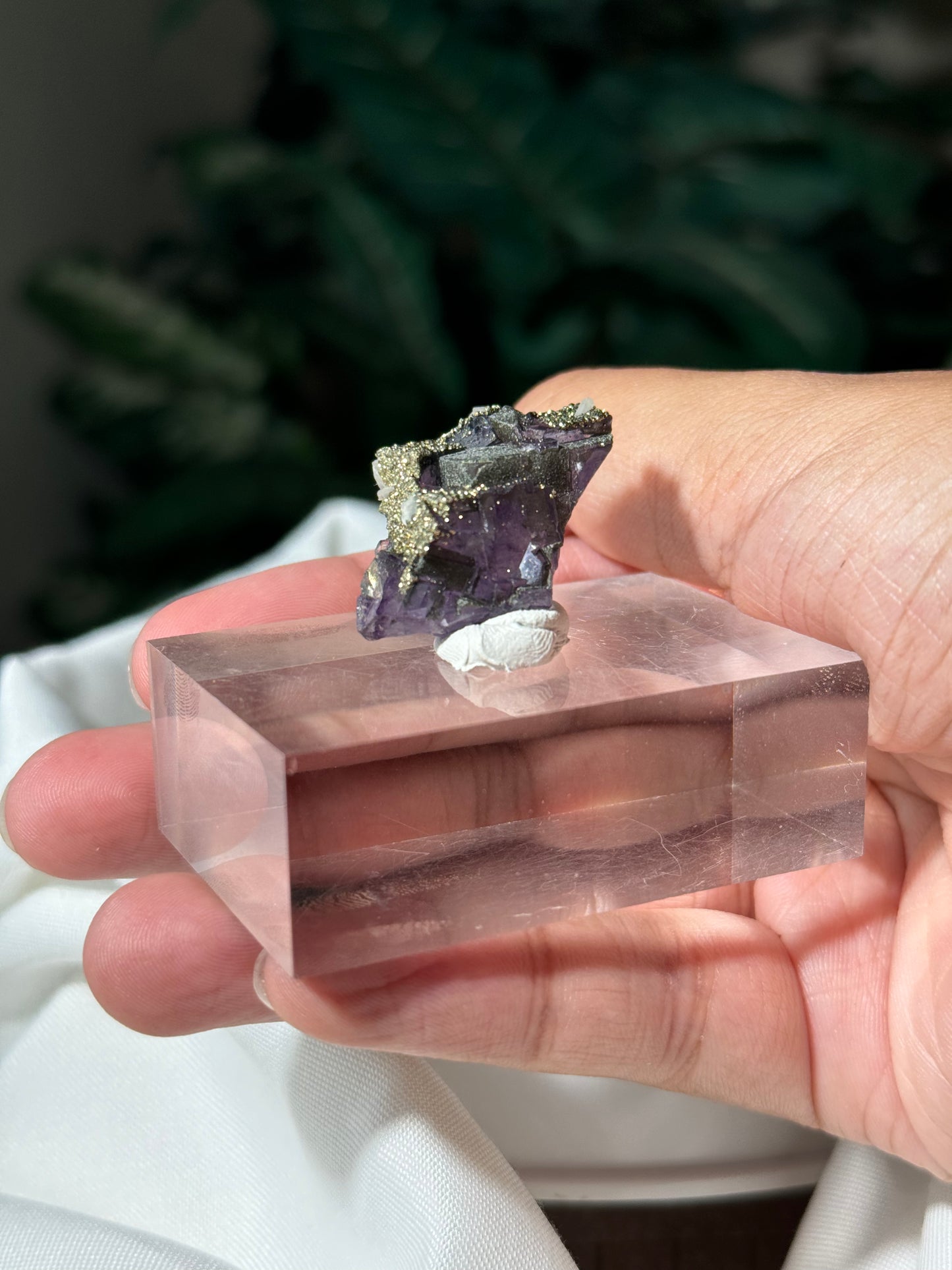 Fluorite, Pyrite, Chlorite & Calcite