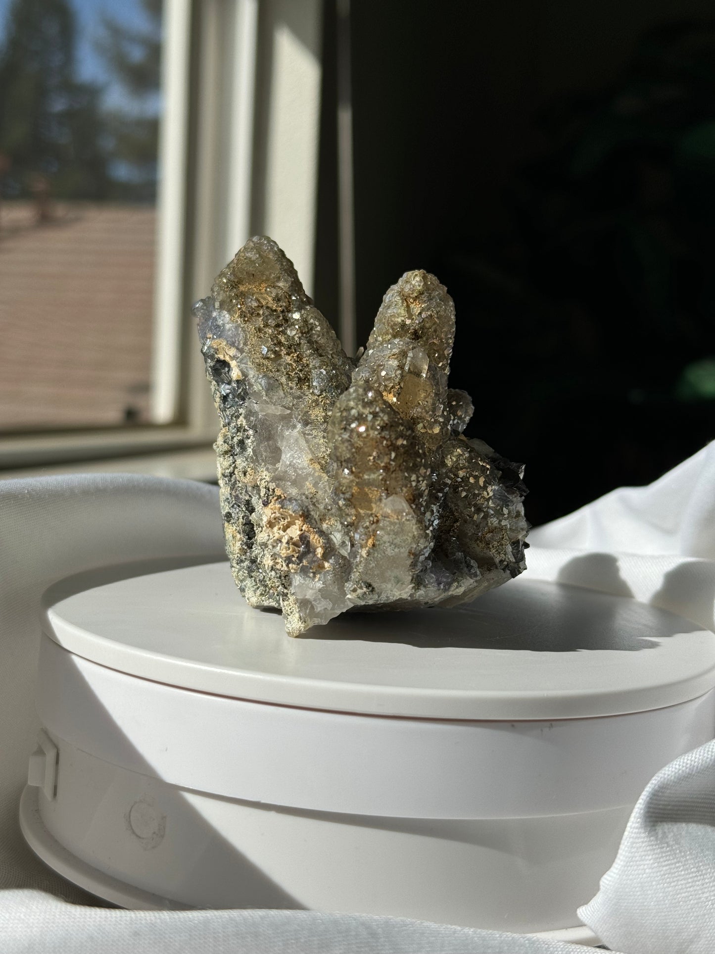 Fluorite on Quartz with minor Arsenopyrite